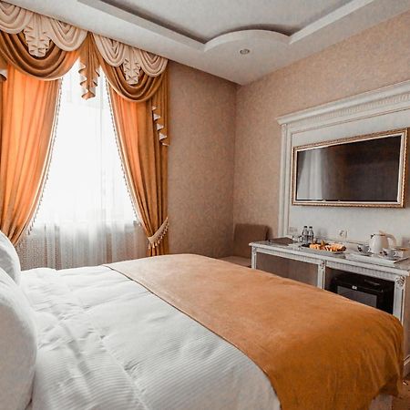 Imperial Palace Hotel Minsk Bagian luar foto