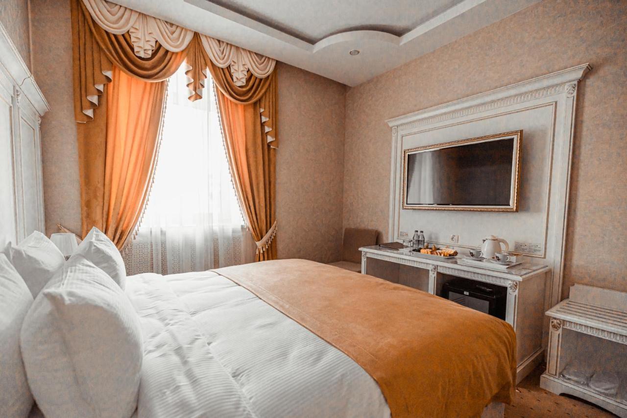 Imperial Palace Hotel Minsk Bagian luar foto