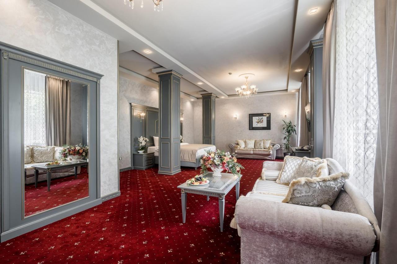 Imperial Palace Hotel Minsk Bagian luar foto