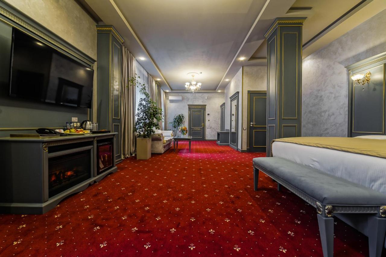 Imperial Palace Hotel Minsk Bagian luar foto