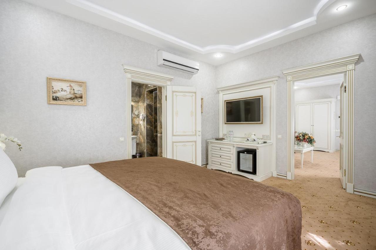 Imperial Palace Hotel Minsk Bagian luar foto