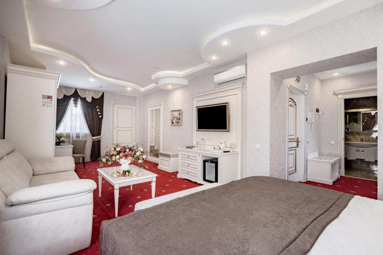 Imperial Palace Hotel Minsk Bagian luar foto