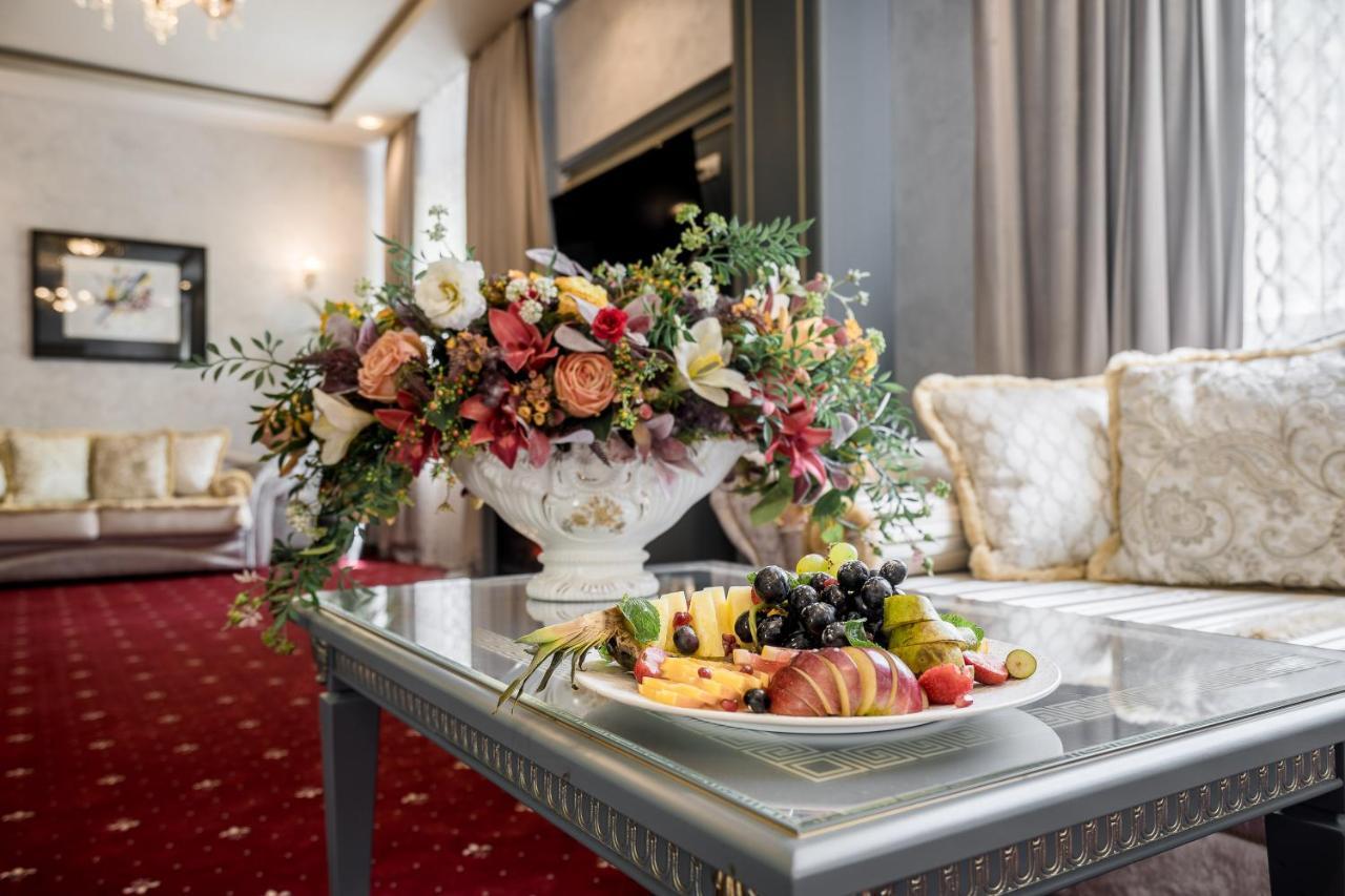 Imperial Palace Hotel Minsk Bagian luar foto