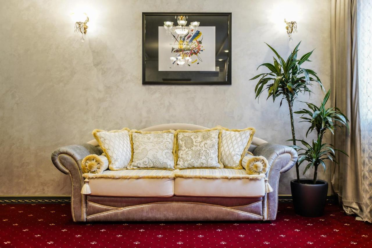 Imperial Palace Hotel Minsk Bagian luar foto