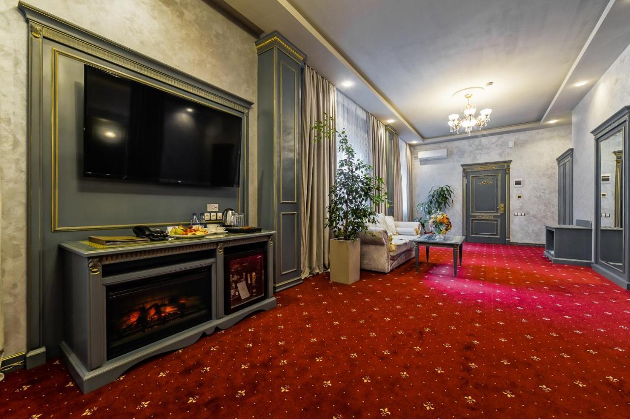 Imperial Palace Hotel Minsk Bagian luar foto